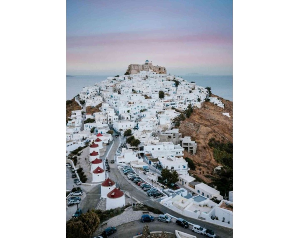 ΠΙΝΑΚΑΣ ΣΕ ΚΑΜΒΑ Οία στη Σαντορίνη